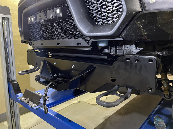 Площадка РИФ под лебёдку в штатный бампер RAM (Dodge) 1500 Rebel 2019+ (бензин)