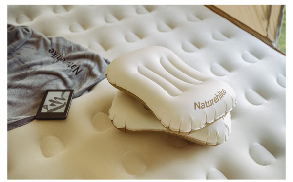 2 Подушка туристическая надувная Naturehike 42х32х11 см, бежевая