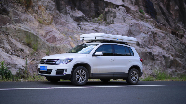 1 Палатка на крышу автомобиля РИФ Hard RT05-125, корпус ABS треугольник, белый, тент СВЕТЛО СЕРЫЙ