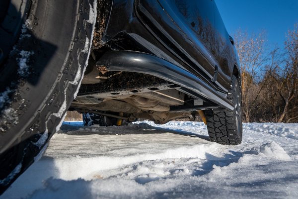 Пороги РИФ силовые Toyota Land Cruiser 200 (2008-2015) черные накладки и болты, на а/м без гидроподвески