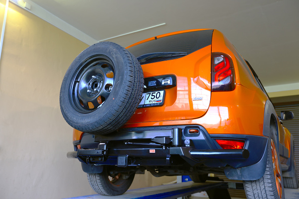 Бампер РИФ силовой задний Renault Duster 2015-2020 c квадратом под фаркоп, калиткой, подсветкой ном.