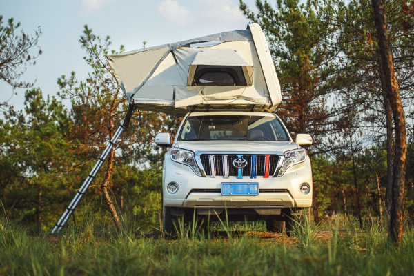 1 Палатка на крышу автомобиля РИФ Hard RT03-165, корпус белый, тент серый