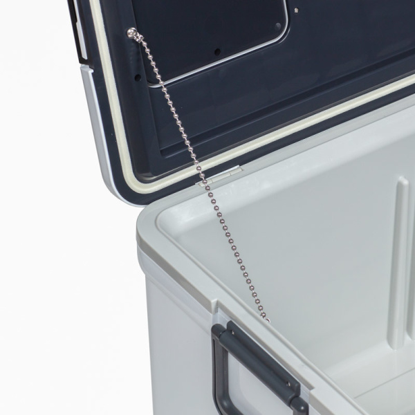 4 Термобокс SHINWA Holiday Land Cooler 76H белый