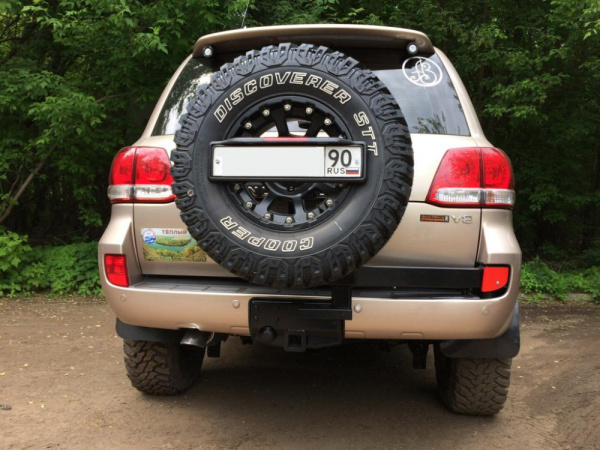Калитка РИФ с квадратом под фаркоп в штатный задний бампер Toyota Land Cruiser 200 (под штатн. диск) Калитка РИФ с квадратом под фаркоп в штатный задний бампер Toyota Land Cruiser 200 (под штатн. диск)