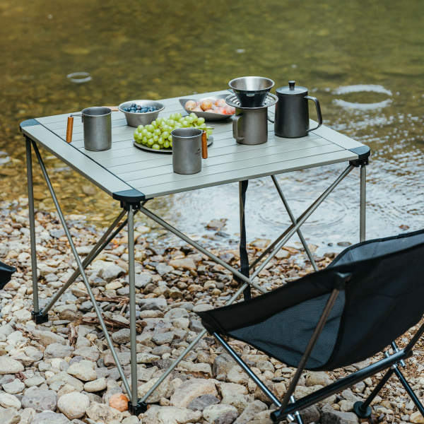1 Стол туристический Naturehike Yamami L03 алюминиевый, 69,5х69,5х56 см, складной, титаниум