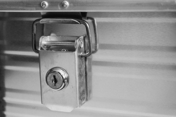 Ящик алюминиевый РИФ усиленный с замком 902х495х379 мм (ДхШхВ)