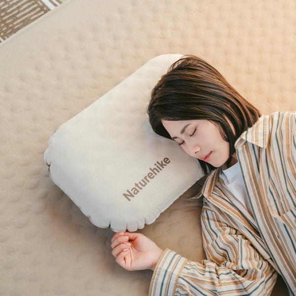 1 Подушка надувная Naturehike 52х32x12 см, бежевая 1 Подушка надувная Naturehike 52х32x12 см, бежевая